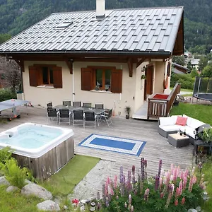 Chalet Large Chalet, Sleeps 12, 200m2, 5 Bedroom, 4 Bathroom, Garden, Jacuzzi, Sauna, Chamonix